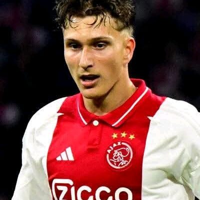 SCHORSING DREIGT BIJ AJAX: MIKA GODTS GESCHORST NA INCIDENT IN TOPDUEL – CLUB EN SPELER IN LASTIG PARKET
