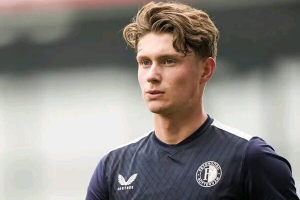 Feyenoord-middenvelder Thijs Kraaijeveld verlengt contract tot 2029
