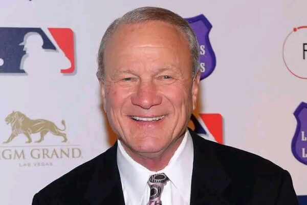 CONGRATULATIONS: Barry Switzer, Oklahoma’s Iconic Former Head Coach, Awarded the Prestigious National Football Foundation Gold Medal for…