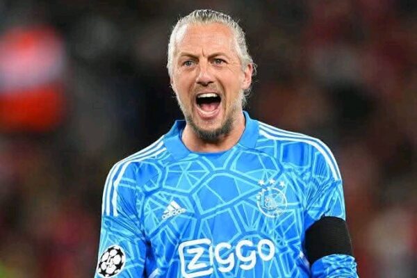Breaking Nieuws: Contract van Remko Pasveer Per Direct Beëindigd Door Ajax